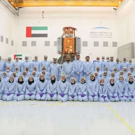 "خليفة سات".. أول قمر صناعي بأيد إماراتية 100%