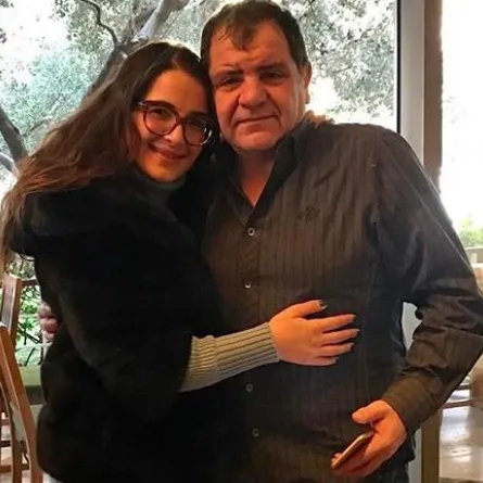 شام إبنة أصالة  تلتقي والدها أيمن الذهبي للمرة الثانية بعد مصالحتهما: وأخيراً