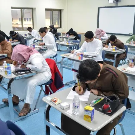 «التعليم» السعودية: لا يسمح باستخدام الجوال في المدارس