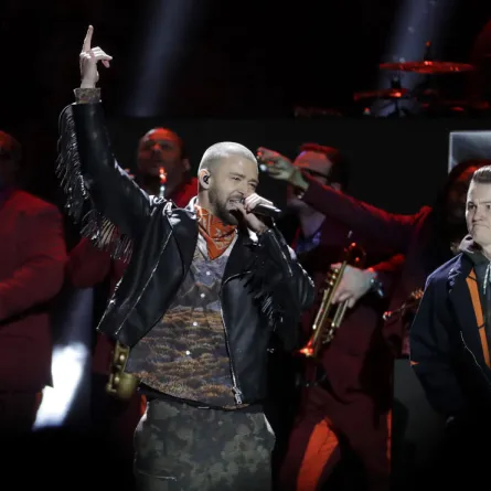 تحيّة من جاستن تمبرليك للنجم الراحل برينس في حفل الـ Super Bowl