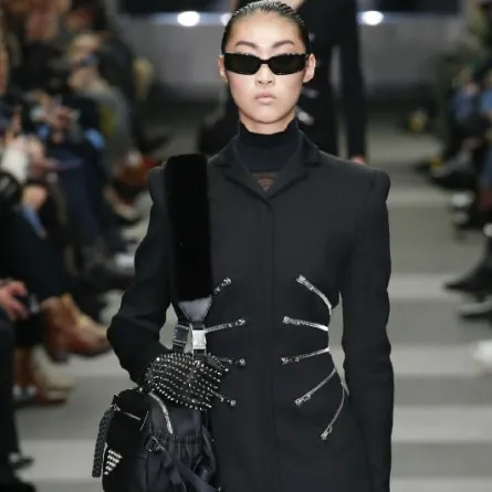 عروض نيويورك في اليوم الثالث أزياء جسدت برودة فصل الشتاء و قتامته