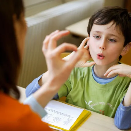 علاج تلعثم الطفل في الكلام