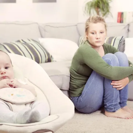 اكتئاب ما بعد الولادة قد يؤثر على سلوك الطفل