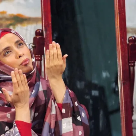 امرأة سعودية في مسرح جدة