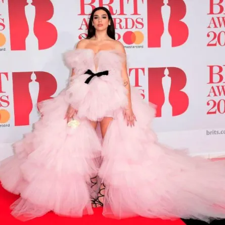 فساتين نجمات الـ Brit Awards جرأة وافتقار للفخامة!