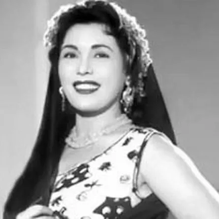 في ذكرى ميلادها... صور نادرة لتحية كاريوكا تظهر بساطتها في المنزل