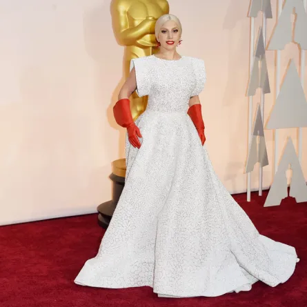 صور فساتين نجمات من حفلات اوسكار سابقة أثارت الجدل!