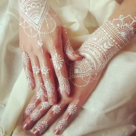 صور رسومات الحناء ونصائح للحفاظ على لونها