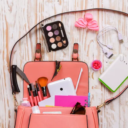 نصائح لترتيب حقيبة السفر التجميلية