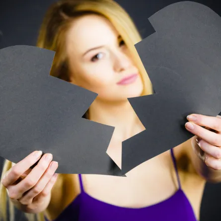 لماذا المطلقة دائمًا حزينة؟