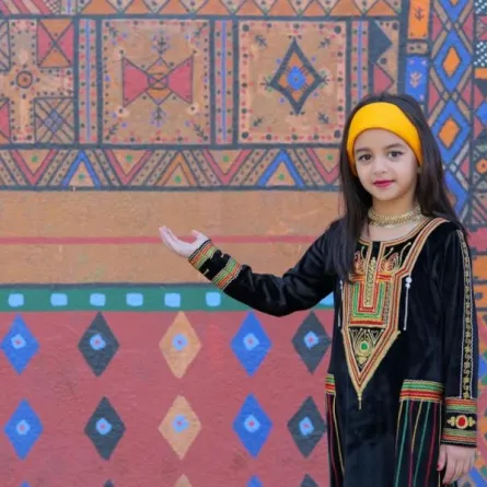 سعوديات يعرِّفن بـ "القط العسيري" في باريس