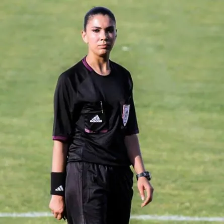 درصاف القنواطي أوّل حكمة تونسيّة تدير مباراة للرّجال في كرة القدم