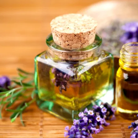 الزيوت العطرية الأساسية في علاج التوتر والقلق والحزن