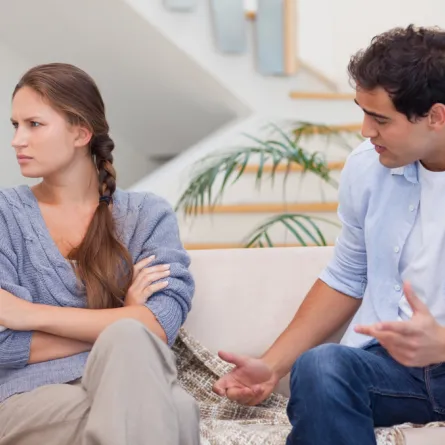 هذه الأكاذيب تنهي الرومانسية بين الزوجين