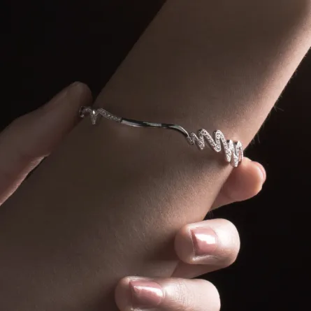 اساور ناعمة تليق بإطلالات عصرية