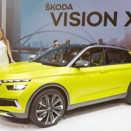 مستقبل غامض لمعارض السيارات العالمية مع غياب العارضات الحسناوات