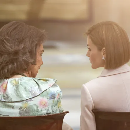 حتى بين الملكات.. صراع الكنة والحماة