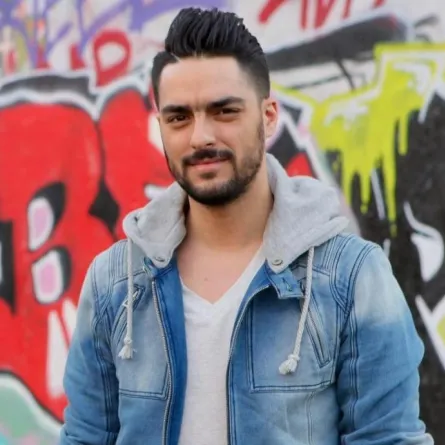 بالصور: حسن الشافعي يرزق بطفلة جديدة ويختار لها اسم مطربة كبيرة