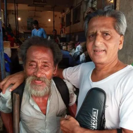 بالفيديو.. مقطع غنائي يجمع شقيقين بعد فراق 40 عاماً