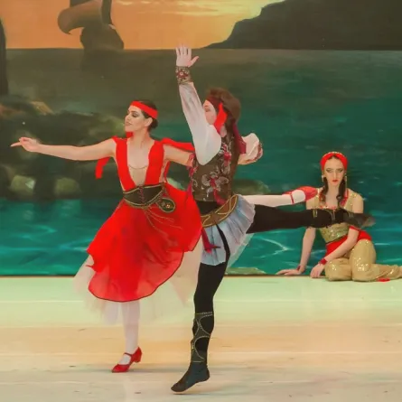 أول إماراتية تؤدي الباليه في مهرجان موسيقى أبوظبي