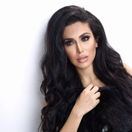 خبيرة التجميل هدى القطان في أكثر الإطلالات جرأة!