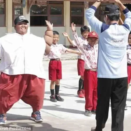 كيف فقد أسمن طفل في العالم نصف وزنه؟