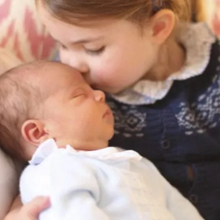 صور .. الأمير لويس في أول ظهور له