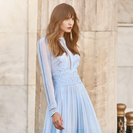 أجدد موديلات فساتين زرقاء للمحجبات