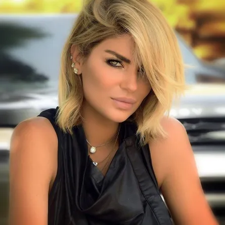 ساندرا رزق تبهر جمهورها بتسريحة قصيرة