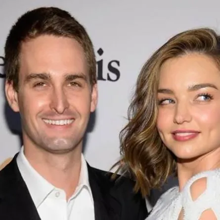 ميراندا كير تستقبل طفلها الأول من مؤسس "سناب شات"