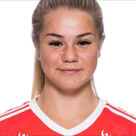 لاعبة كرة قدم سويدية تعتنق الإسلام وتسعى لنشره.. ماذا قالت؟