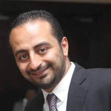 وفاة مخرج مسلسل "طايع" بأزمة قلبية حادة في المطار