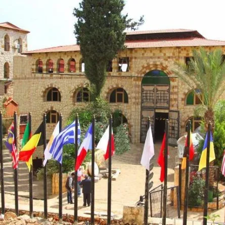 السياحة العلاجية في "قرية بدر حسون" بشمال لبنان