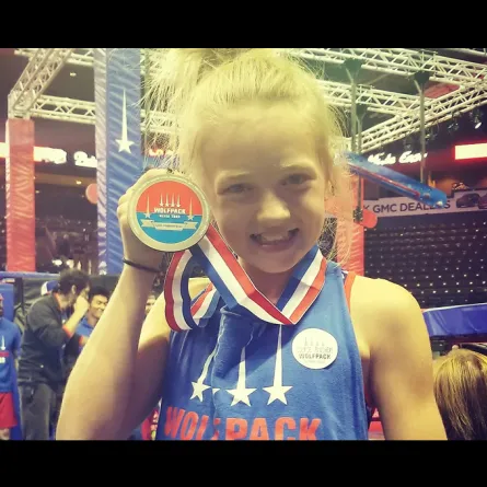 فيديو.. طفلة النينجا تتحدى الصعاب وتتفوق على مدربها