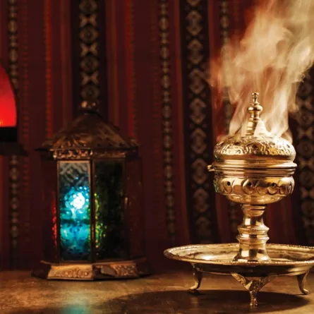 هل رائحة البخور تُفطر في رمضان؟