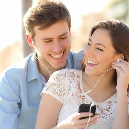 التعامل مع الزوج  برومانسية من خلال هذه الطرق