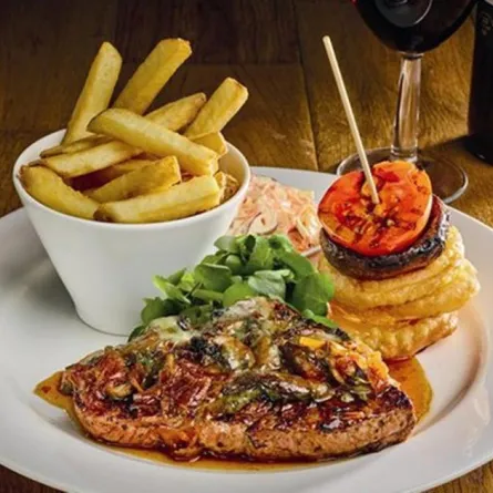 كيف تتحكم المطاعم «موسيقياً» في اختيار طعامك؟