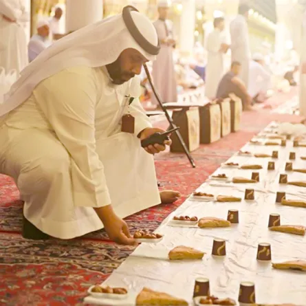 موائد الإفطار في الحرم النبوي.. تاريخ من الضيافة