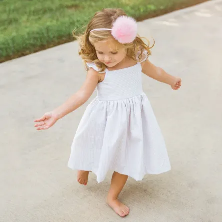 فساتين بنات بطابع ملكي