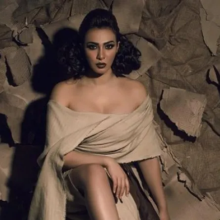 بالفيديو: هل خضعت ميرهان حسين لجراحة تجميل فاشلة أجبرتها على الاختفاء عن الأنظار؟