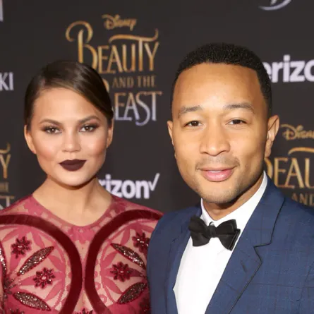 الحديد والخشب في ديكورات منزل جون ليجند