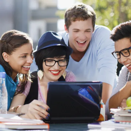 6 نصائح  لتنمية مهارات الذكاء الاجتماعي للشباب والبنات