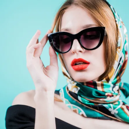 تسريحات شعر مع السكارف الستان لإطلالة منعشة