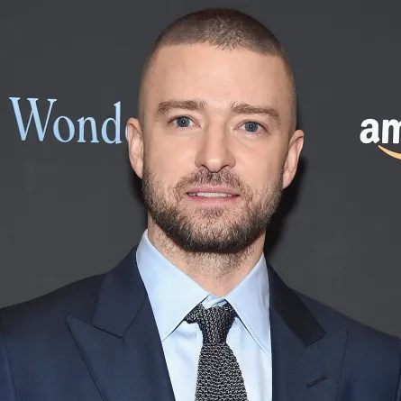 بدل رجالية عصرية من وحي المشاهير