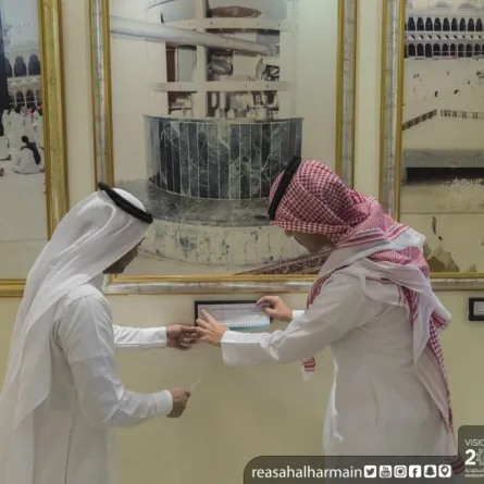 تجديد اللوحات التعريفية لمقتنيات معرض الحرمين الشريفين