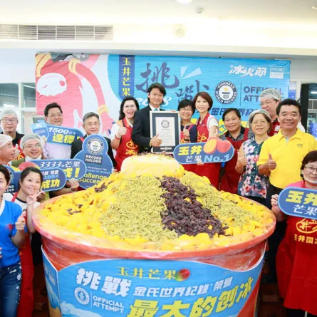 علبة آيس كريم تدخل موسوعة جينيس بـ 1554 كجم