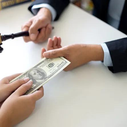 النفقة على الزوجة.. حالة واحدة  تُسقطها