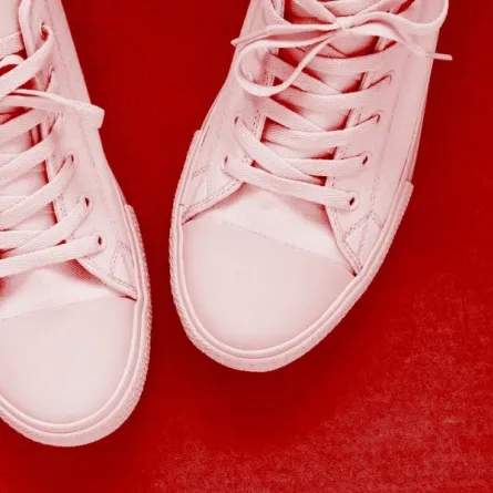 حلول في التدبير لتنظيف الحذاء من البقع 