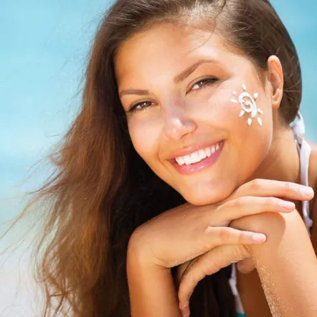 في الطقس الحار.. كيفية وضع الواقي الشمسي مع المكياج؟