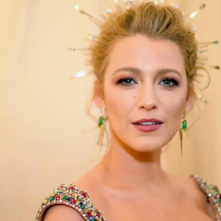 بليك ليفلي تتألق بـ4 إطلالات ذكورية